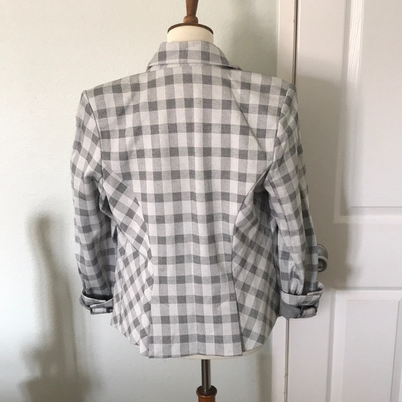 Cabi - Picture 2 of 4